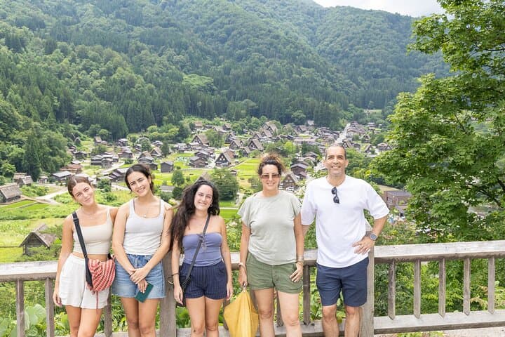 ENGLISH SPEAKING Private Full Day Tour Shirakawago/ Takayama