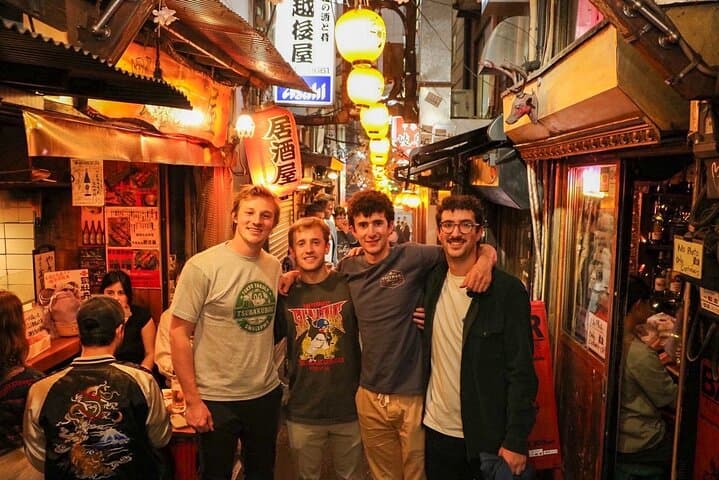 Tokyo: Private Shinjuku Tour - Golden Gai, Unlimited Sake