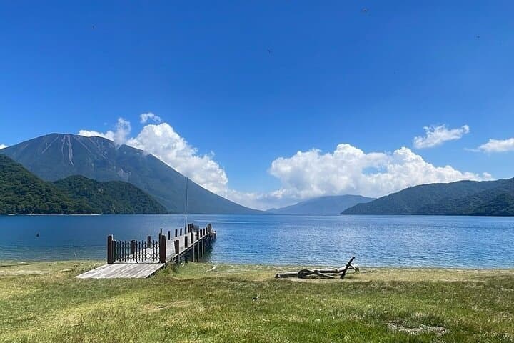 Nikko: Lake Chuzenji Hidden Beach E-Bike Tour with Lunch
