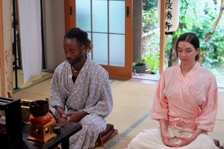 Osaka Temple: Evening Zen Chill–Exclusive fall plans〈60min〉