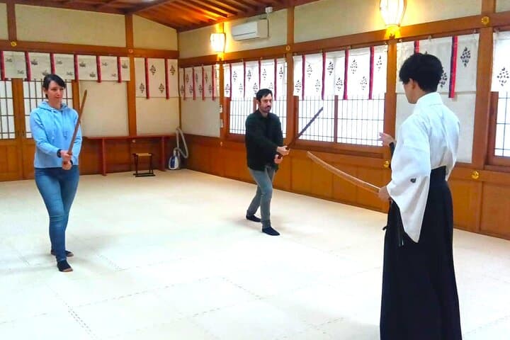 Osaka: Samurai Sword Experience at Historic Kōzu Shrine
