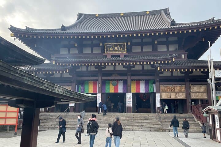Kawasaki Daishi Walking Tour with Temple Prayer