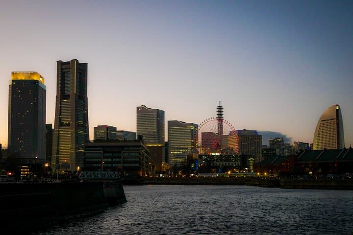 Walking Private Tour of Yokohama Cosmo World