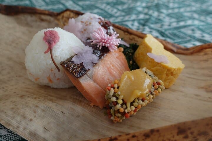 Private Kyoto Homemade Bento & Riverside Picnic Experience