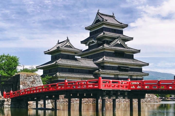 Private Matsumoto Castle and Azumino Craft Immersive Culture Tour