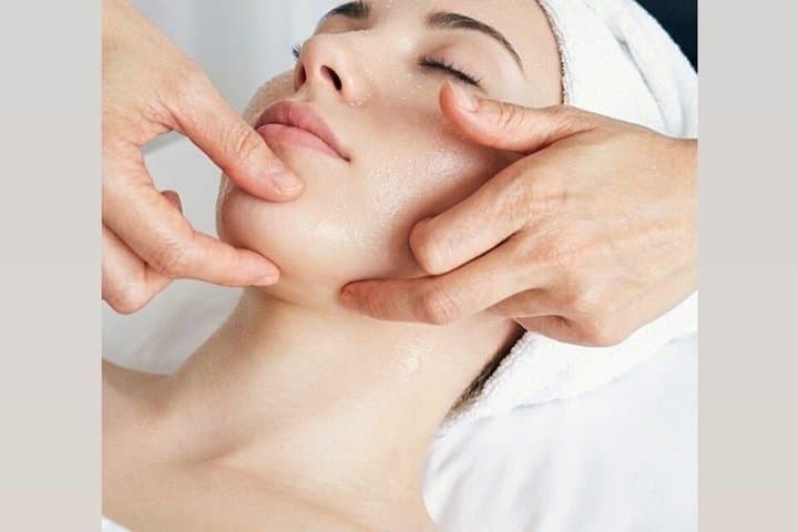 Japanese Lifting Facial & Body Massage Experience in Osaka 100min