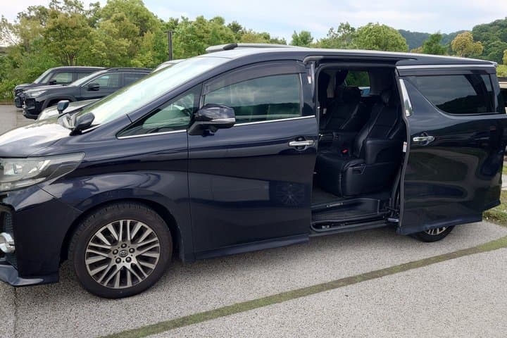 Osaka or Kyoto to Kansai Airport KIX Transfer 7 Seater 10 Seater
